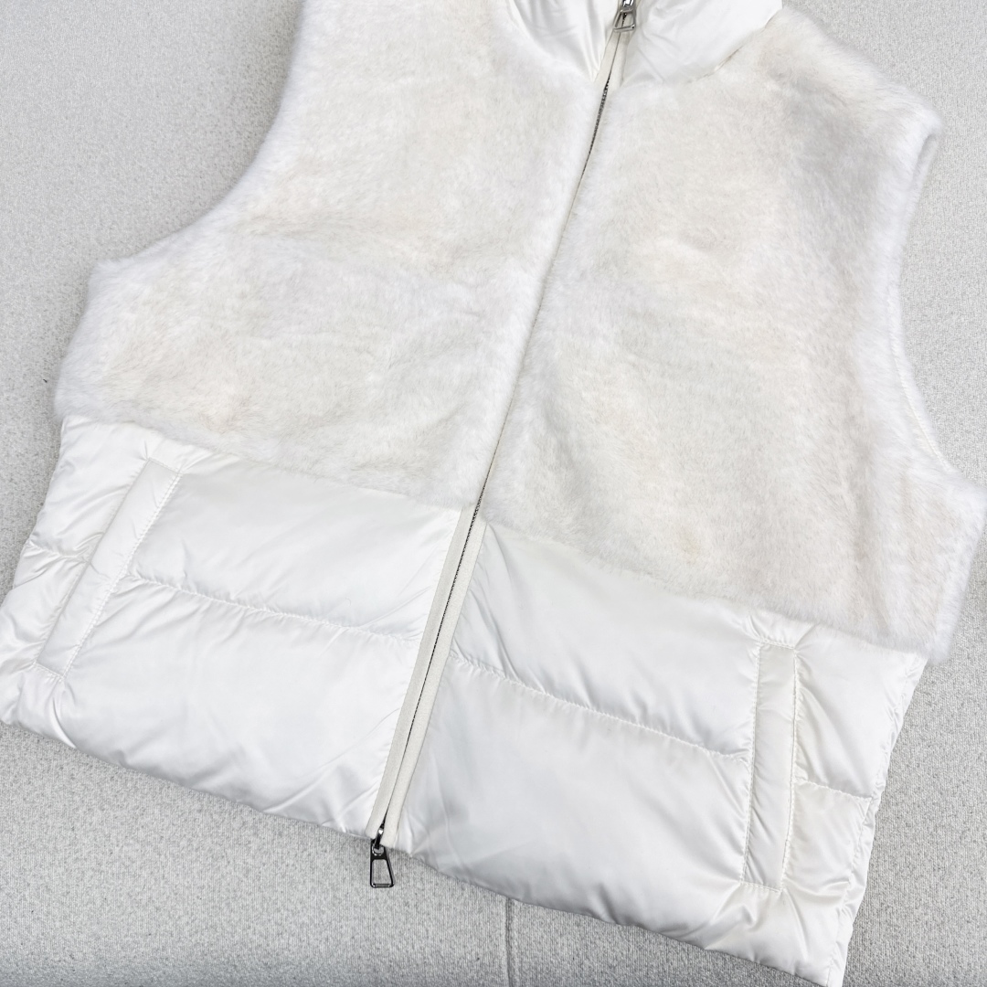 lp🆕 25Ss———秋冬最新拼接环保毛立领羽绒马甲外套🤍微宽松版型剪裁上身效果超赞 女神必备 百搭时髦