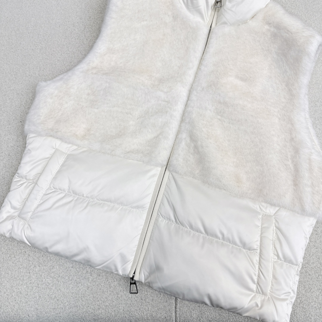 lp🆕 25Ss———秋冬最新拼接环保毛立领羽绒马甲外套🤍微宽松版型剪裁上身效果超赞 女神必备 百搭时髦
