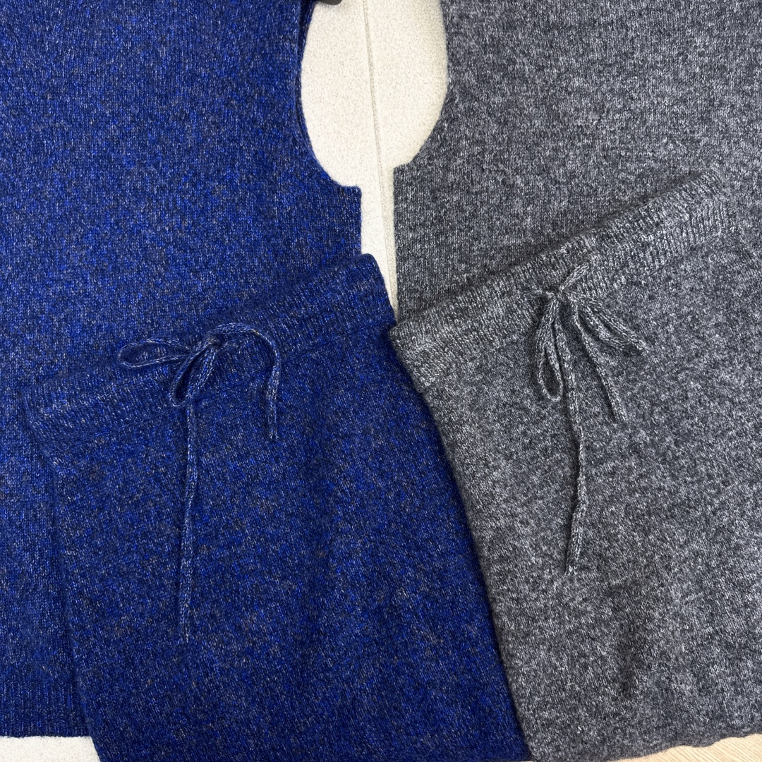 独家款 lp🆕 25Ss———早秋最新款针织套装 🤎高领无袖毛衣+松紧腰半裙 精致美感 整体给人感觉特别