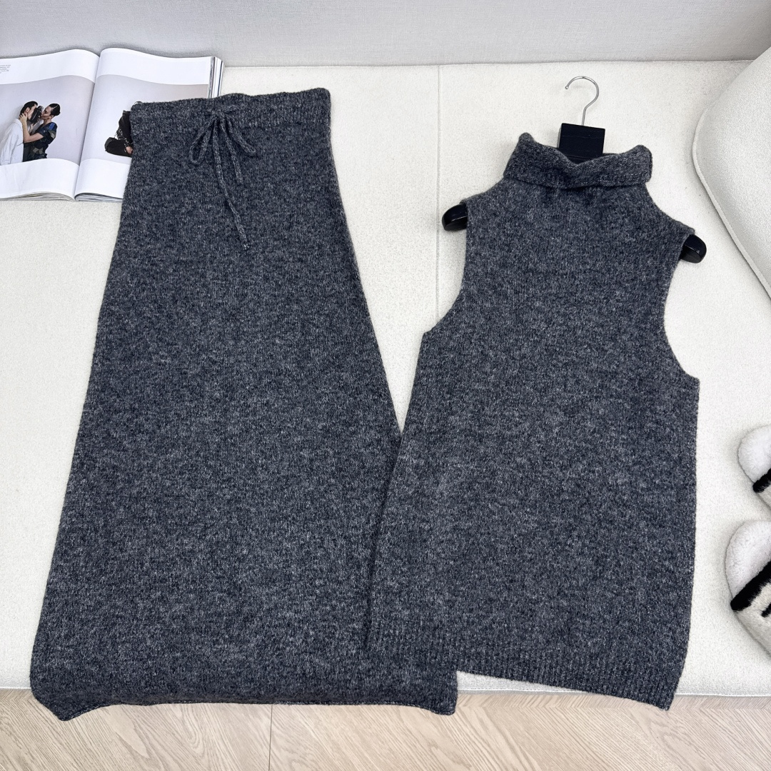 独家款 lp🆕 25Ss———早秋最新款针织套装 🤎高领无袖毛衣+松紧腰半裙 精致美感 整体给人感觉特别