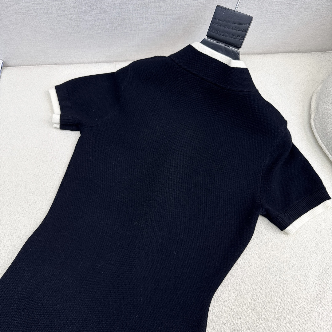 SSs———秋冬最新款立体花朵装饰短袖长款连衣裙🖤立体修身版型 保暖度和颜值却都在线～～最实穿百搭的精品