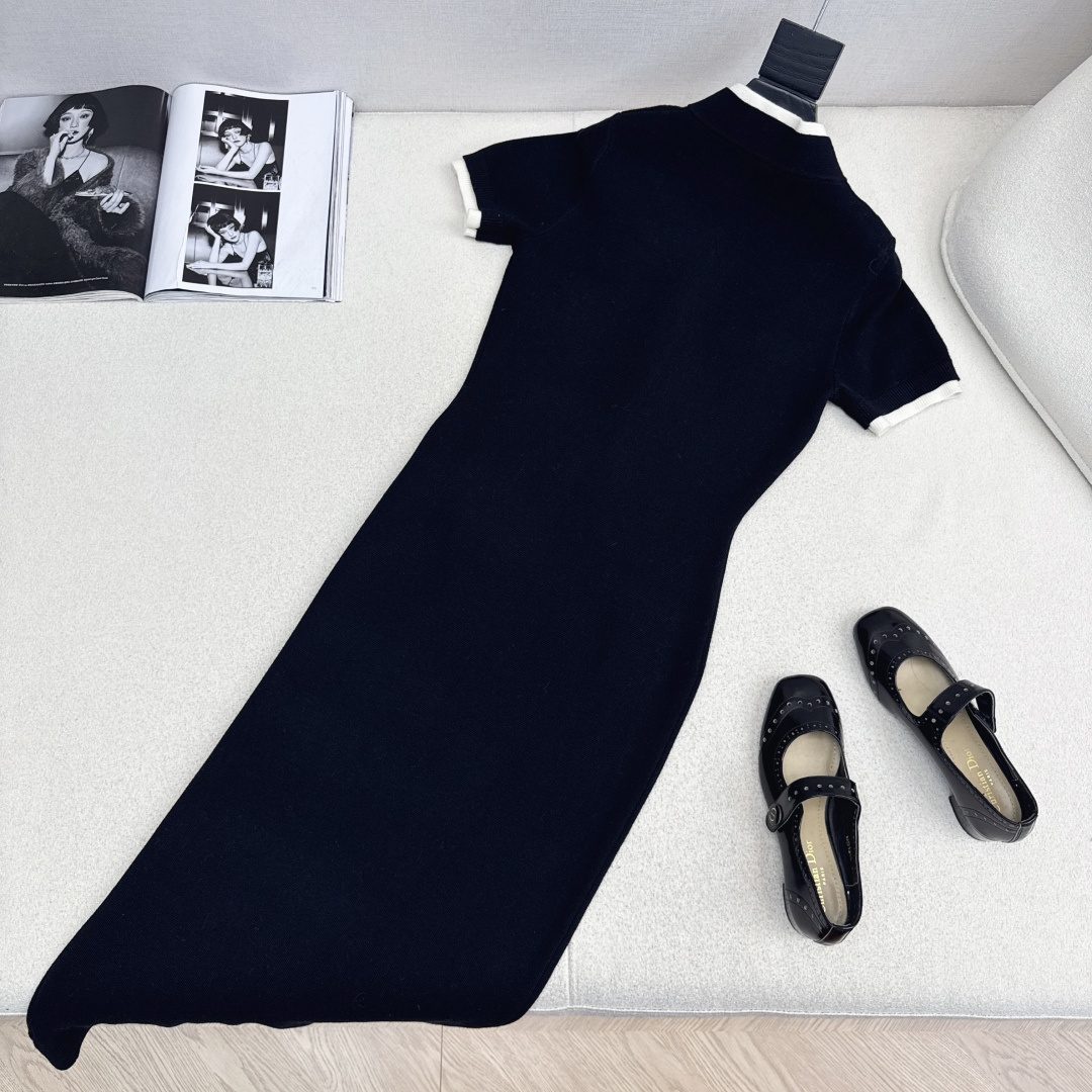 SSs———秋冬最新款立体花朵装饰短袖长款连衣裙🖤立体修身版型 保暖度和颜值却都在线～～最实穿百搭的精品