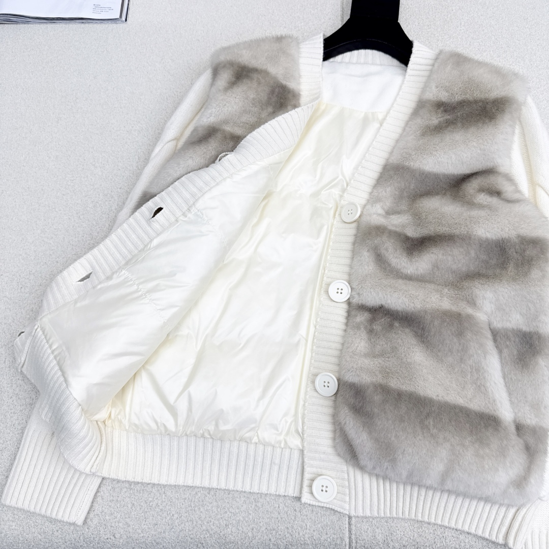 独家款～lp🆕 25Ss————秋冬最新款V领针织拼接羽绒服🤍定制羊毛呢面料+羊毛针织面料+环保仿水貂皮