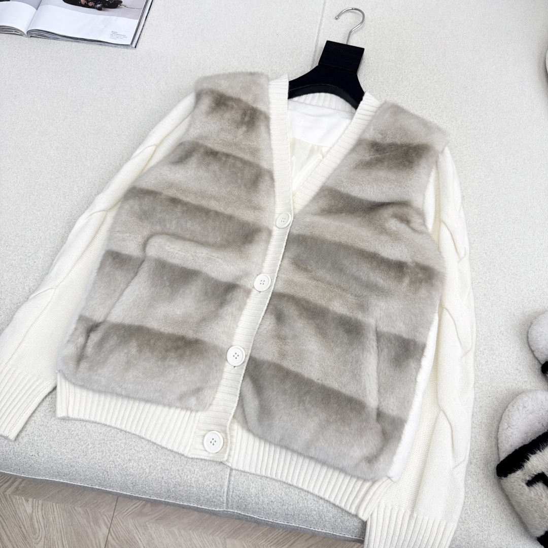 独家款～lp🆕 25Ss————秋冬最新款V领针织拼接羽绒服🤍定制羊毛呢面料+羊毛针织面料+环保仿水貂皮