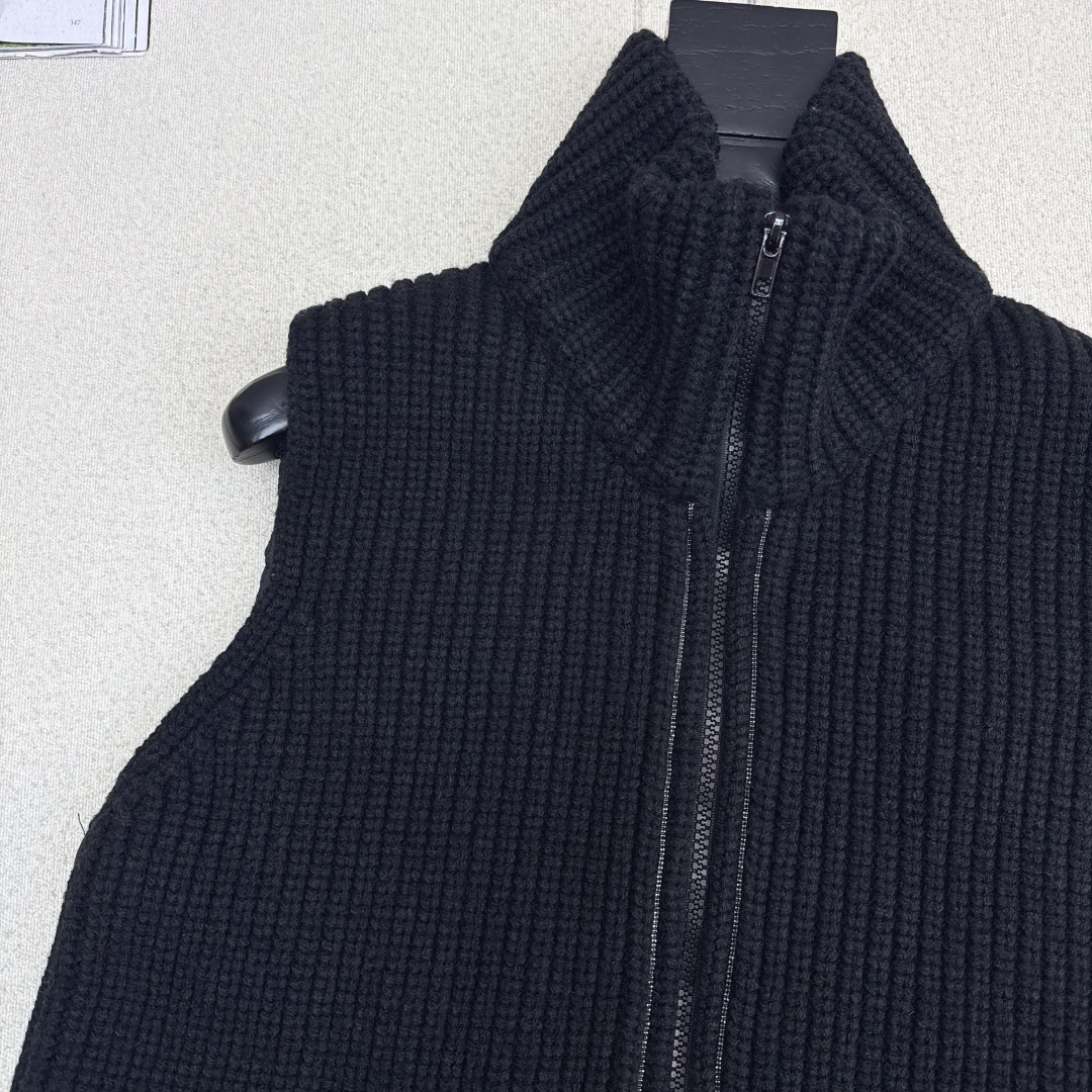 原单品质 lp🆕 25Ss———秋冬最新款拼接针织立领羽绒马甲 🤍小立领立体剪裁版型设计 国标90白鹅绒