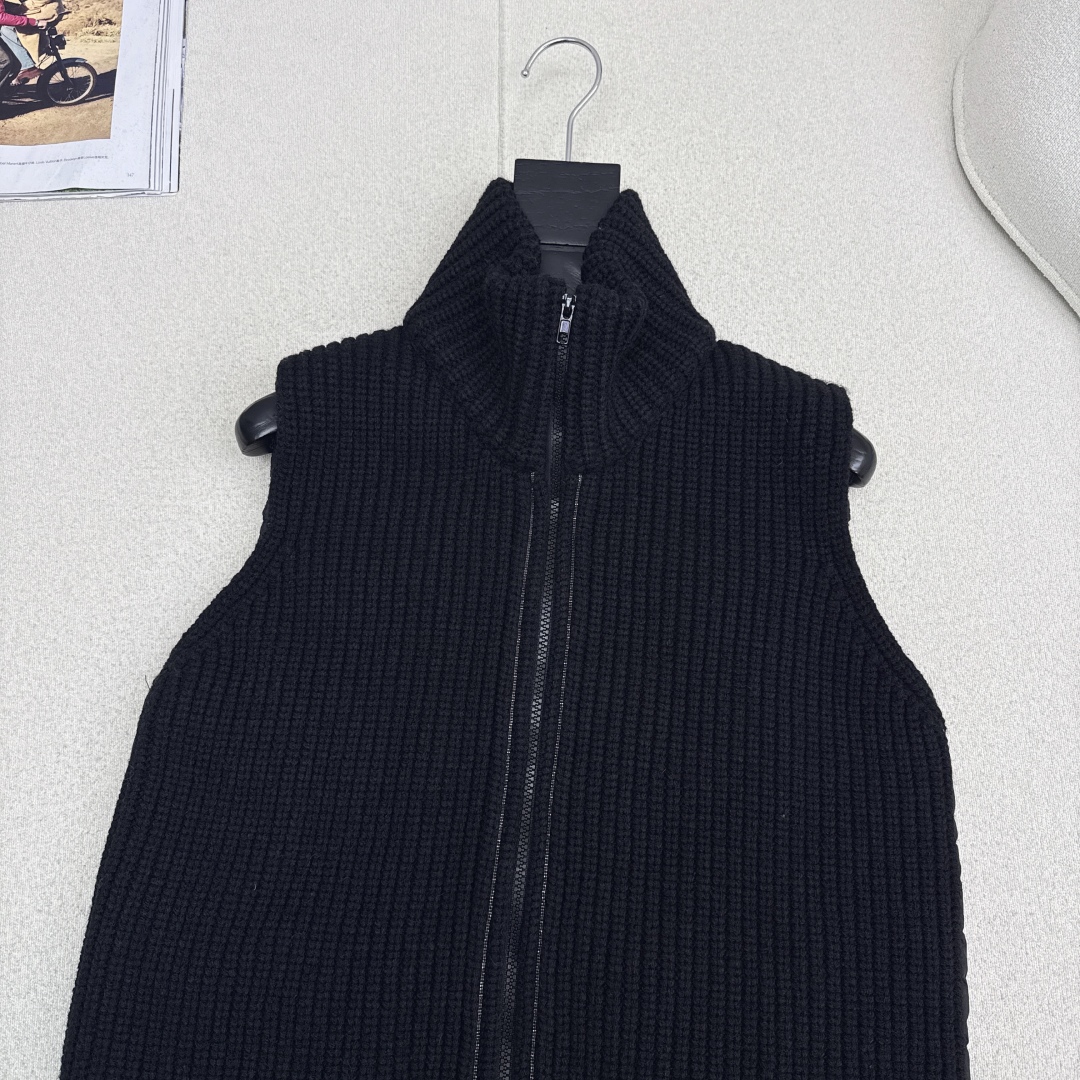 原单品质 lp🆕 25Ss———秋冬最新款拼接针织立领羽绒马甲 🤍小立领立体剪裁版型设计 国标90白鹅绒