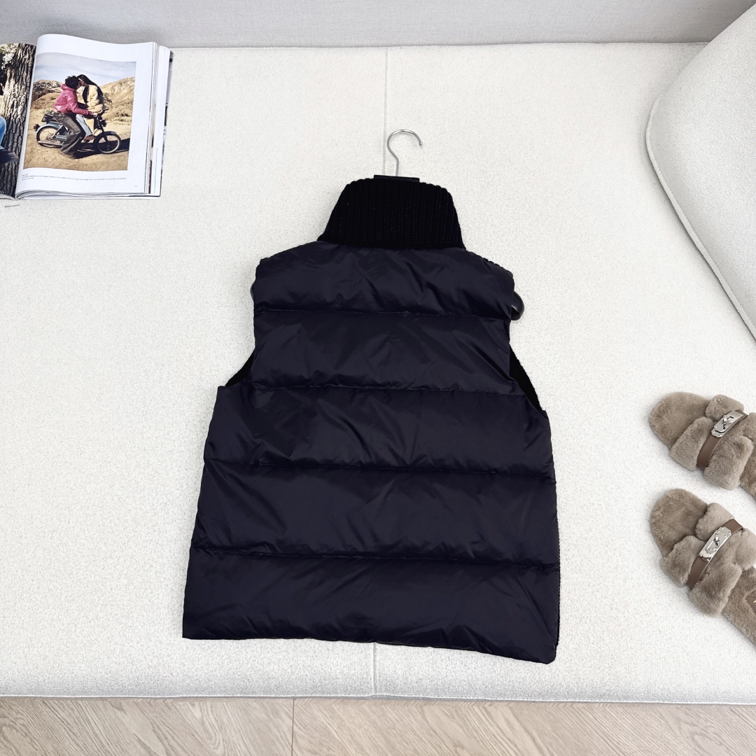 原单品质 lp🆕 25Ss———秋冬最新款拼接针织立领羽绒马甲 🤍小立领立体剪裁版型设计 国标90白鹅绒
