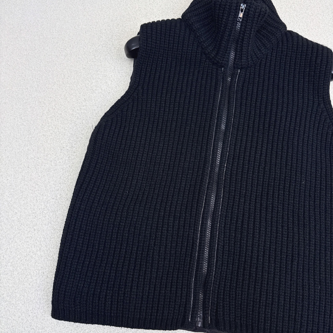 原单品质 lp🆕 25Ss———秋冬最新款拼接针织立领羽绒马甲 🤍小立领立体剪裁版型设计 国标90白鹅绒