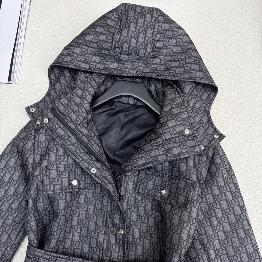 独家首发 爆单系列款 CD 25Ss———最新款满D提花连帽中长款夹克外套 🩶四个工装大口袋～～背面lo