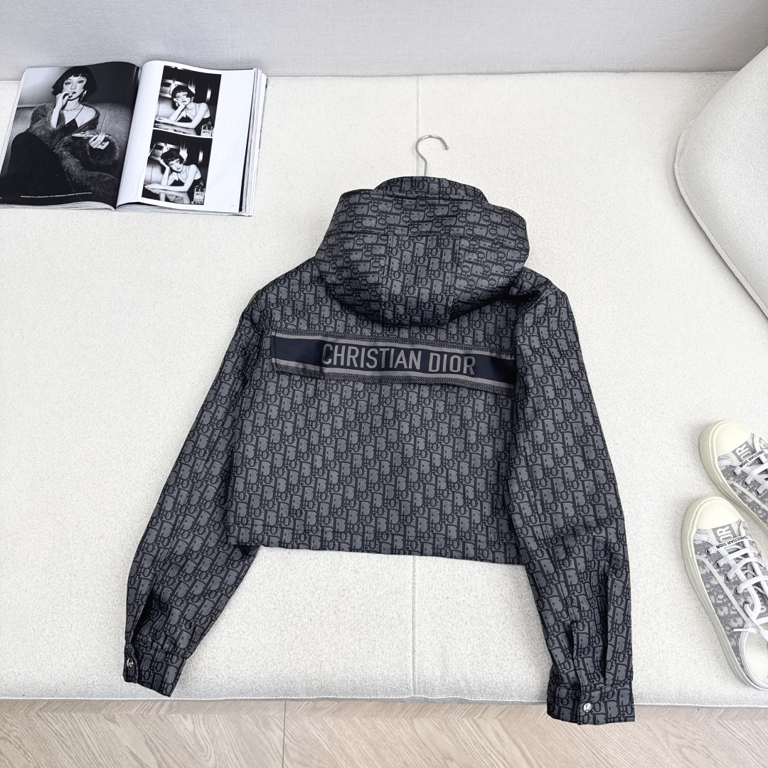 独家首发 爆单系列款 CD 25Ss———最新款满D提花连帽短款夹克外套 🩶四个工装大口袋～～背面log