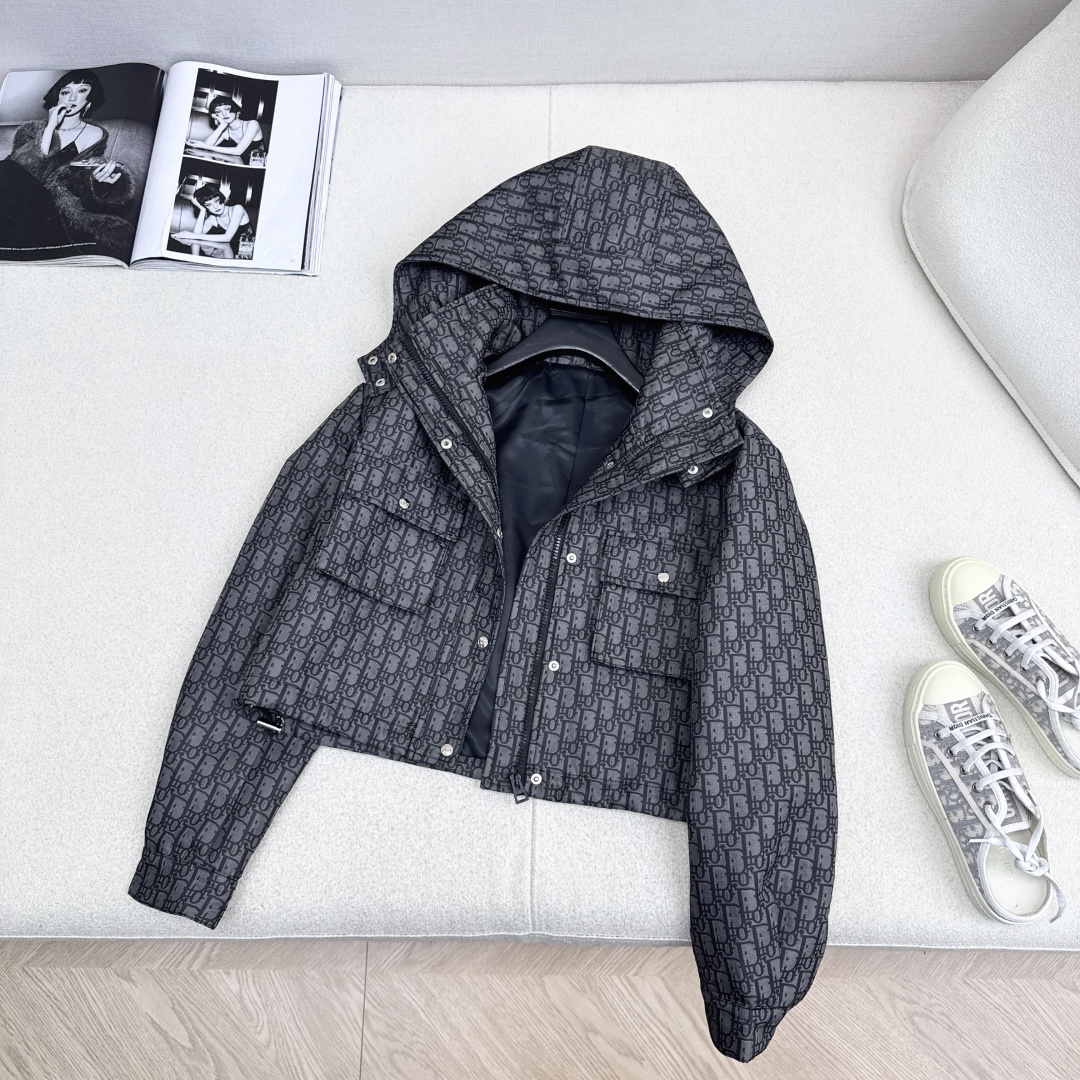 独家首发 爆单系列款 CD 25Ss———最新款满D提花连帽短款夹克外套 🩶四个工装大口袋～～背面log