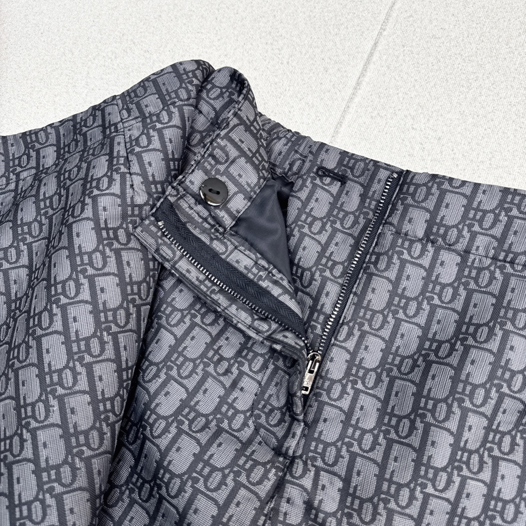 特价🉐️❗️现货齐码❗️不退不换❗️独家首发 CD 25Ss————早秋最新款经典松紧腰搭片裤裙🖤zg最