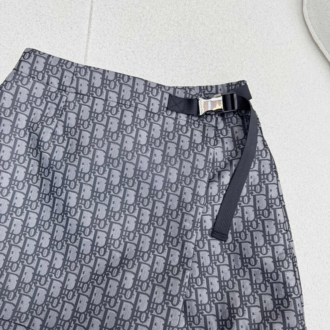 特价🉐️❗️现货齐码❗️不退不换❗️独家首发 CD 25Ss————早秋最新款经典松紧腰搭片裤裙🖤zg最