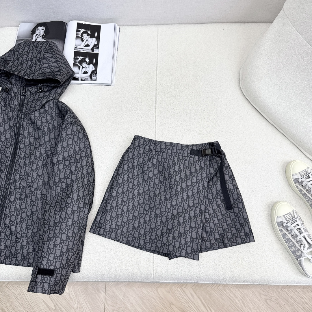 特价🉐️❗️现货齐码❗️不退不换❗️独家首发 CD 25Ss————早秋最新款经典松紧腰搭片裤裙🖤zg最