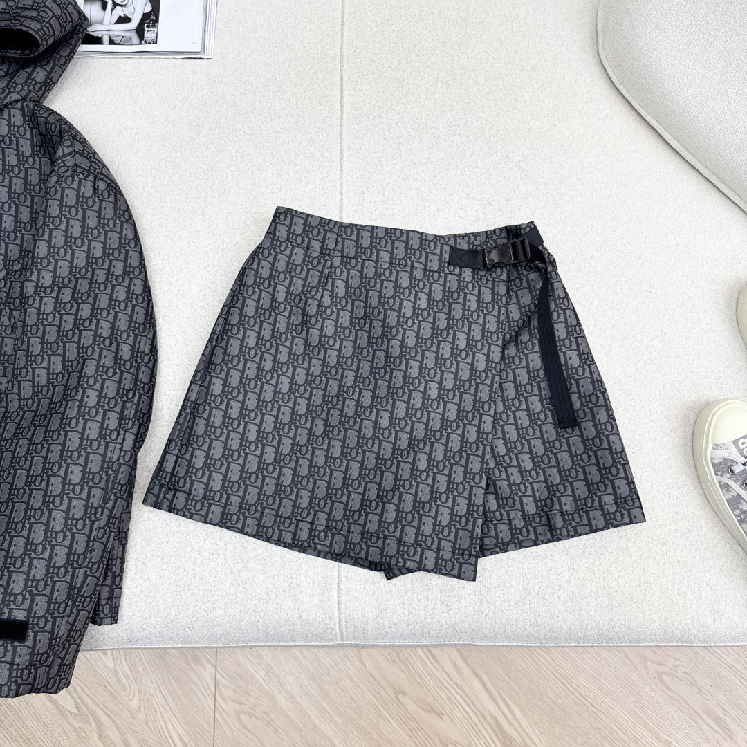 特价🉐️❗️现货齐码❗️不退不换❗️独家首发 CD 25Ss————早秋最新款经典松紧腰搭片裤裙🖤zg最