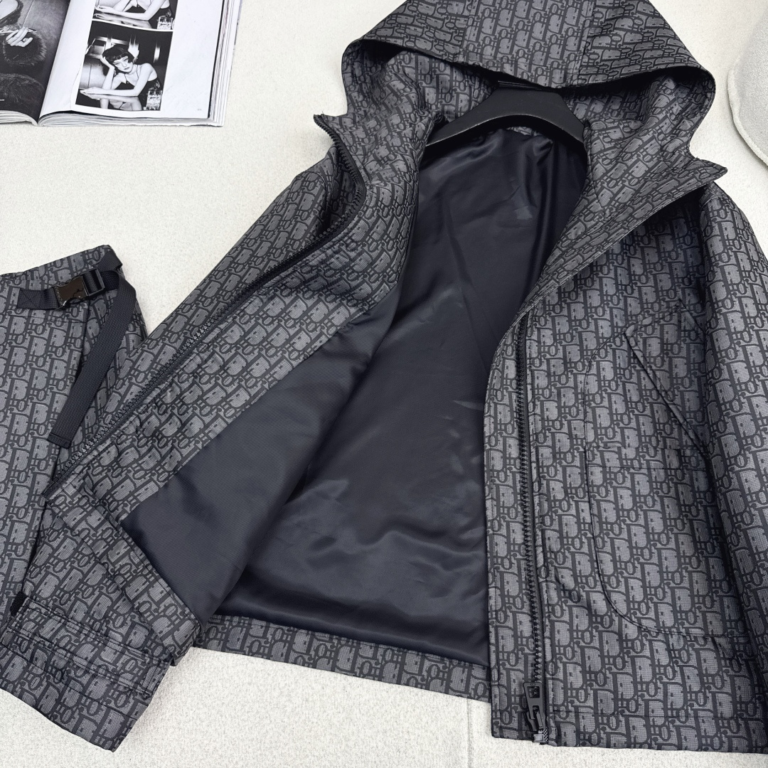 CD 25Ss————春夏最新款MissD 系列经典老花翻领夹克外套🖤进口科技塔夫绸 Oblique提花