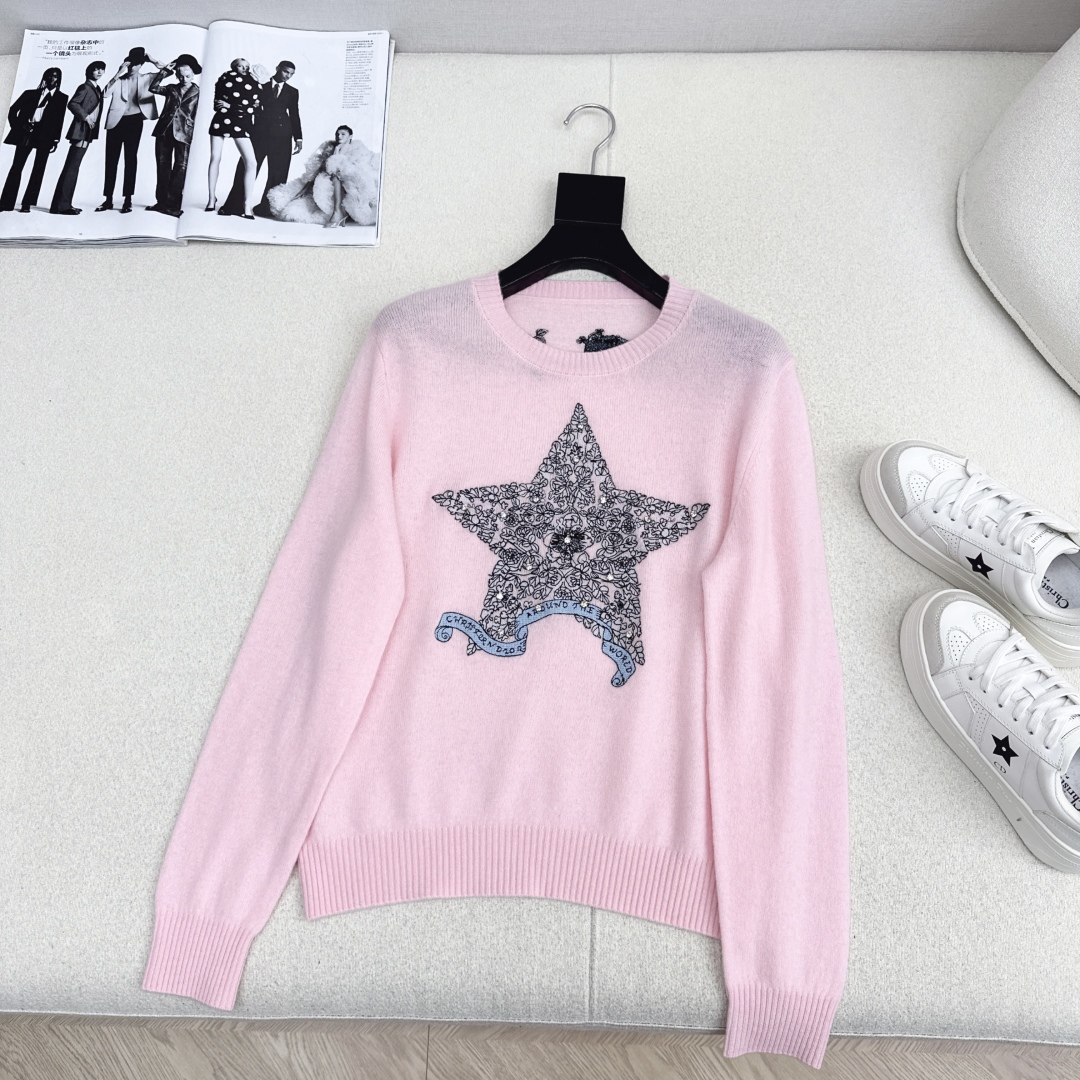 Embroidered Logo Sweater Classic Fit - Versatile Style 6 cmp i1759724205447 3793 0 4