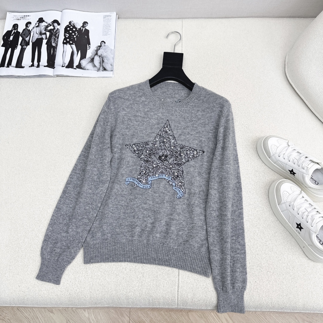 Embroidered Logo Sweater Classic Fit - Versatile Style 8 cmp i1759724205448 3492 0 6
