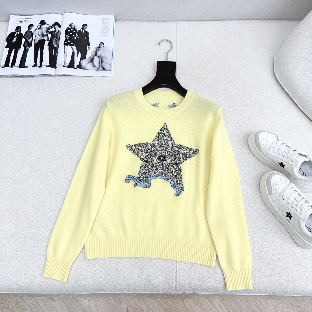 Embroidered Logo Sweater Classic Fit - Versatile Style 5 cmp i1759724205448 4148 0 3