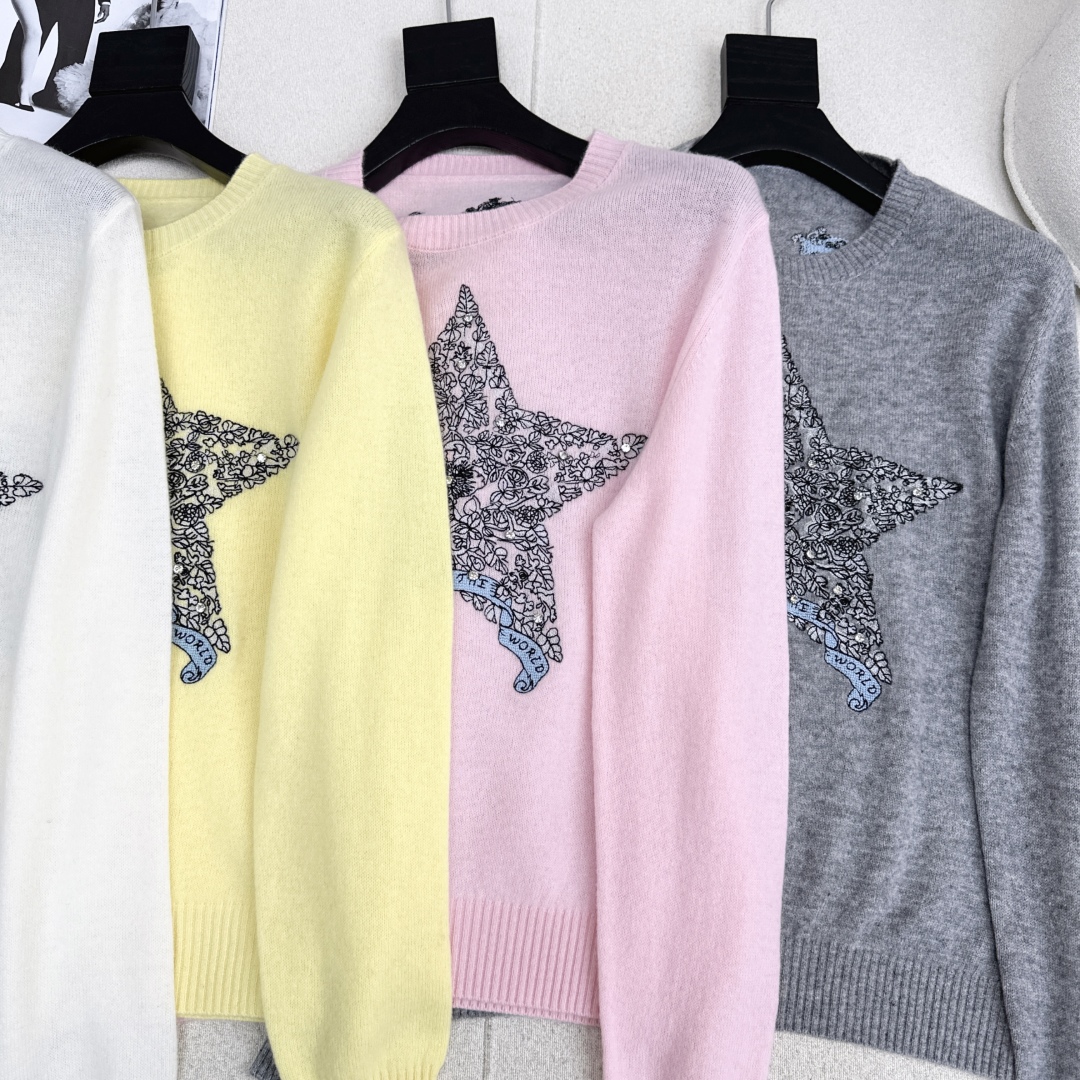 Embroidered Logo Sweater Classic Fit - Versatile Style 4 cmp i1759724205448 9559 0 2