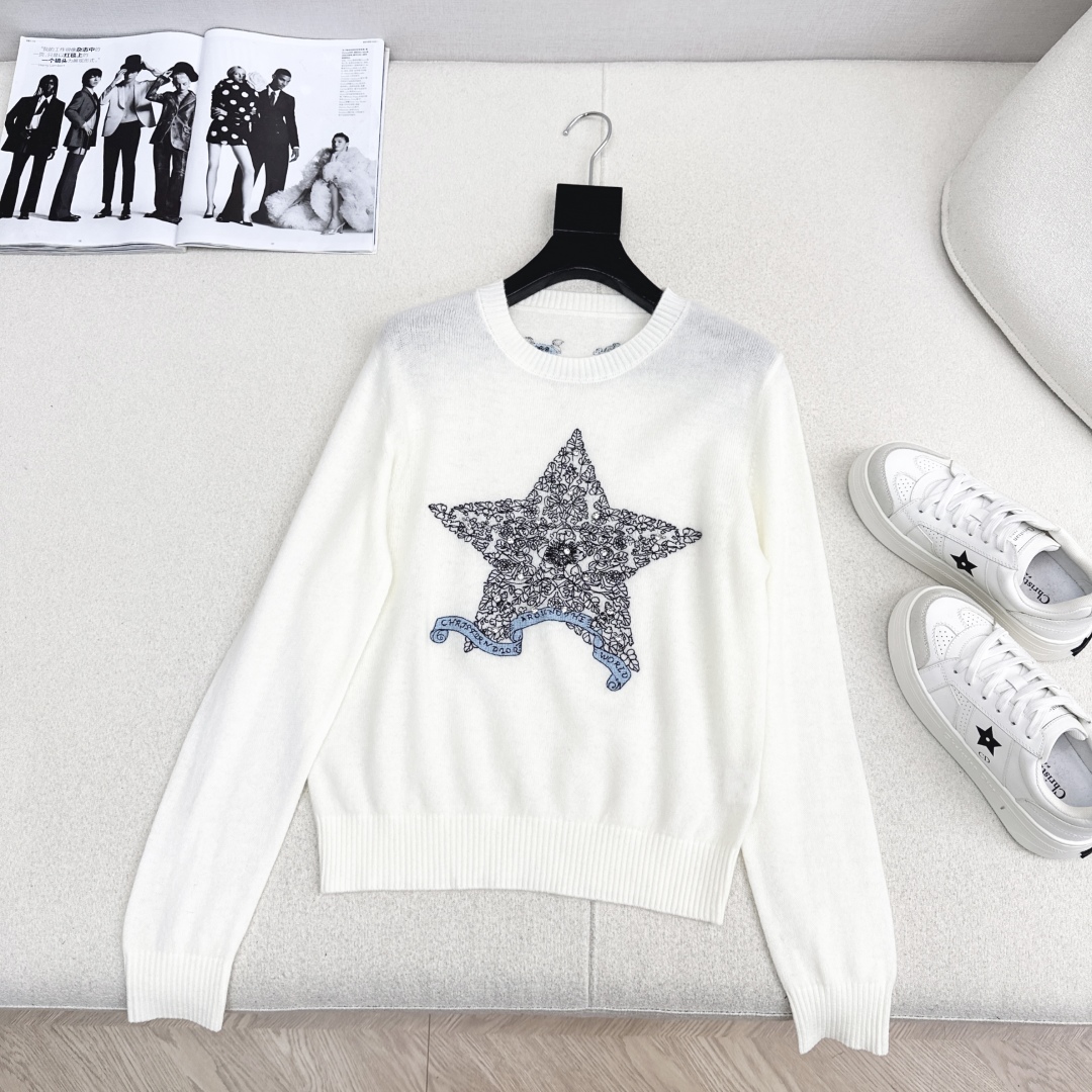 Embroidered Logo Sweater Classic Fit - Versatile Style 7 cmp i1759724206322 4680 0 5