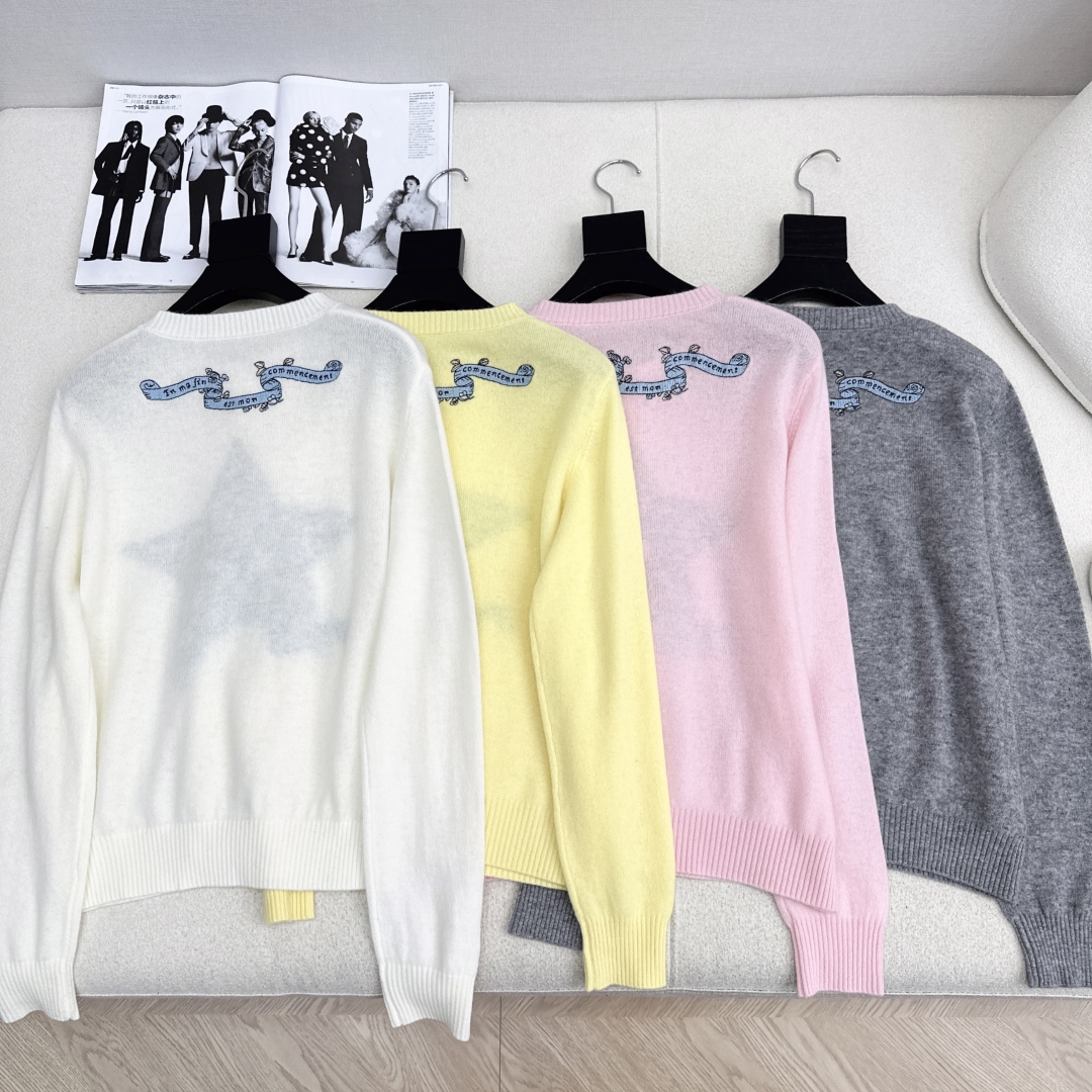 Embroidered Logo Sweater Classic Fit - Versatile Style 9 cmp i1759724206324 9683 0 7