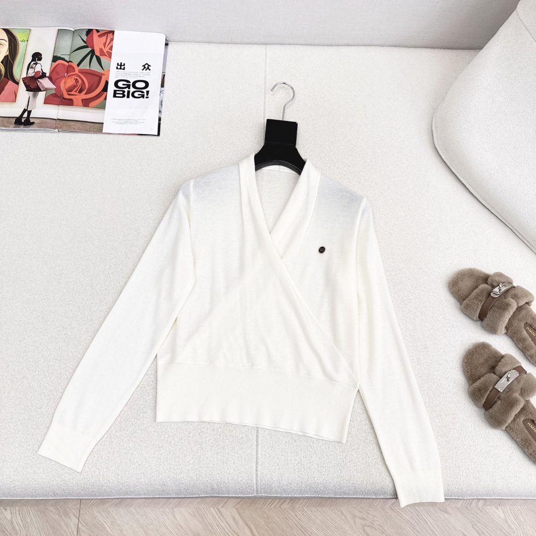 Women's V-Neck Wool Blend Knit Top - Slim Fit, Comfortable Layering 8 cmp i1761502553766 8716 0 6