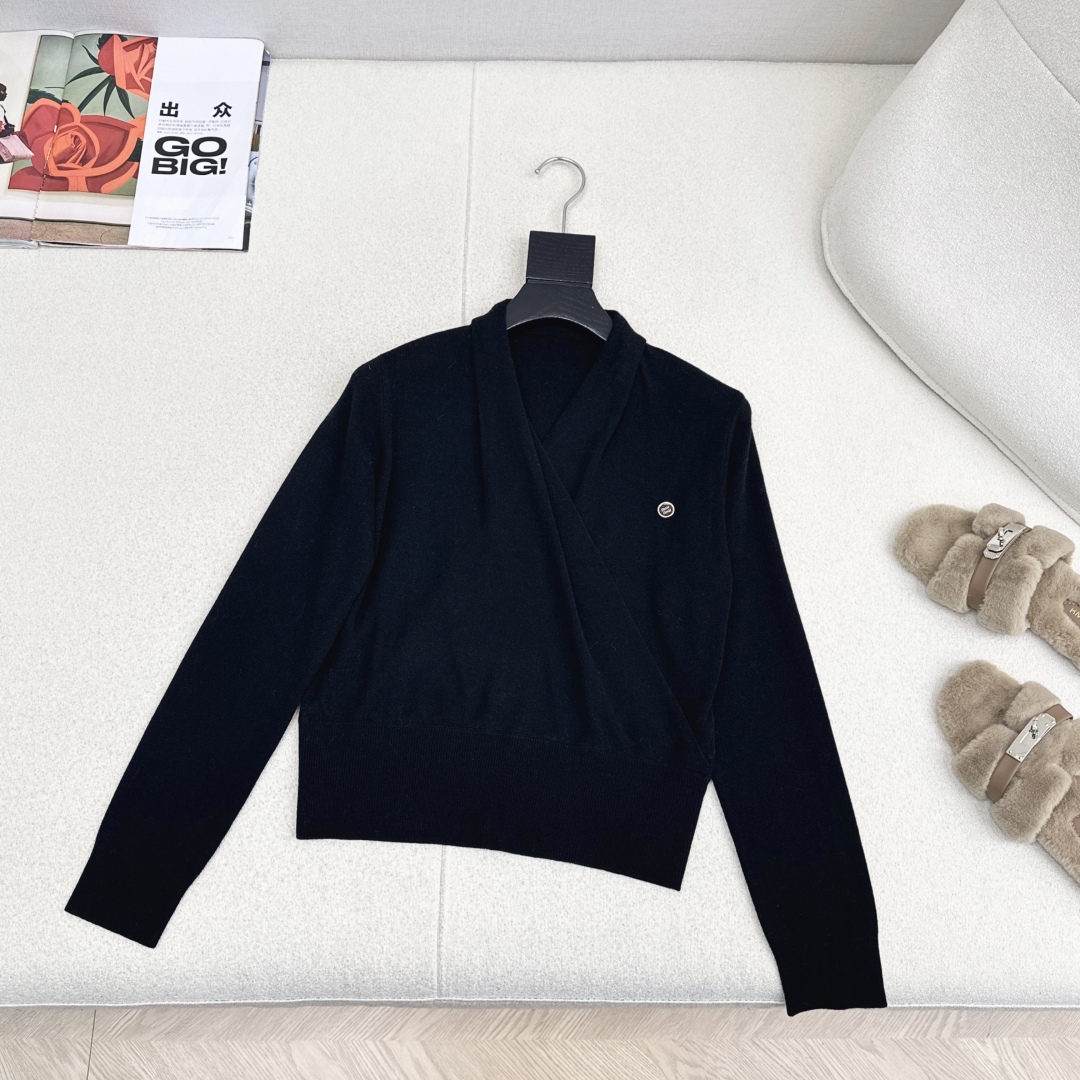 Women's V-Neck Wool Blend Knit Top - Slim Fit, Comfortable Layering 5 cmp i1761502553767 9029 0 3