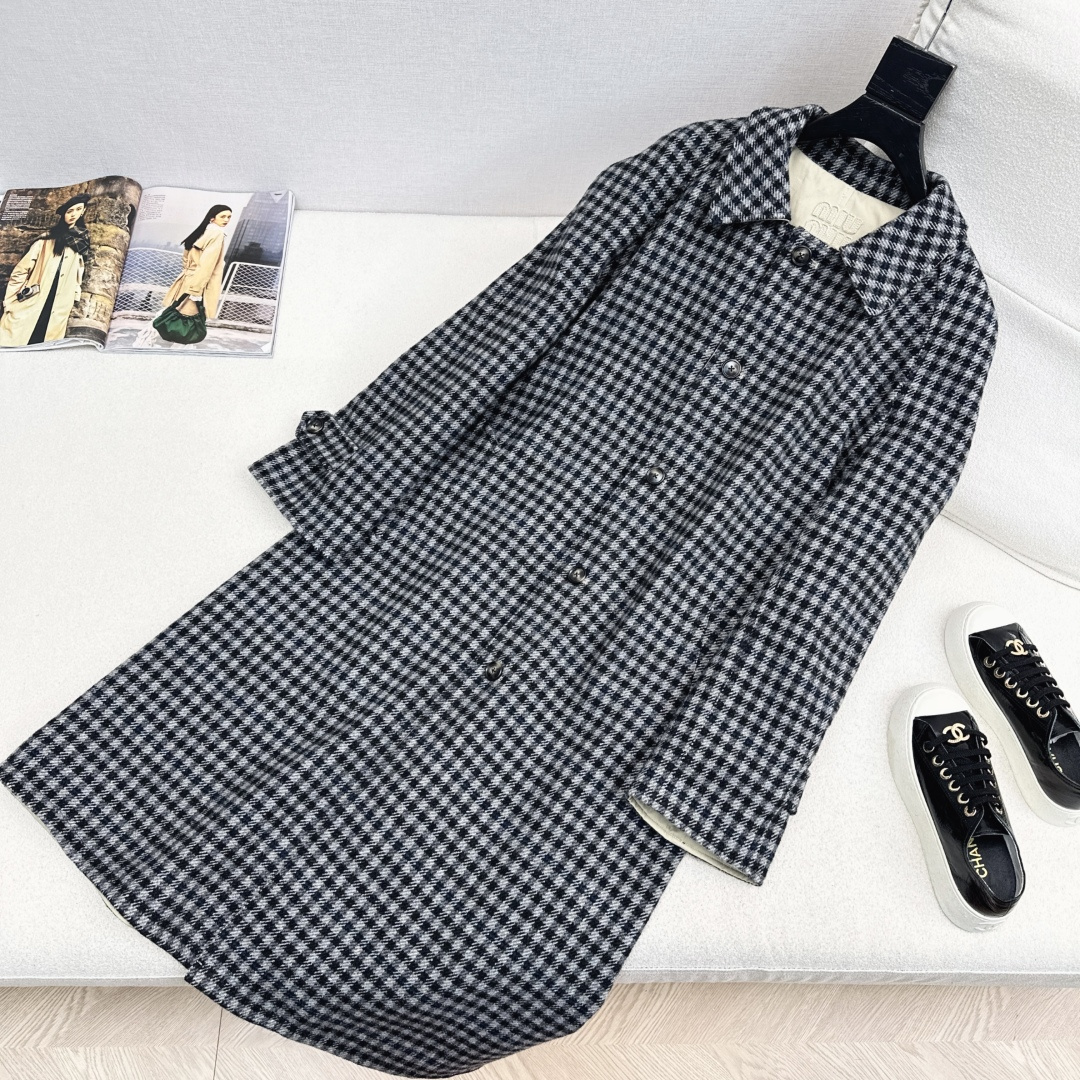 明星同款 Miu 25Ss————秋冬最新款双面穿设计长款风衣 🤎一面经典卡其色 一面羊毛格子面料 两面