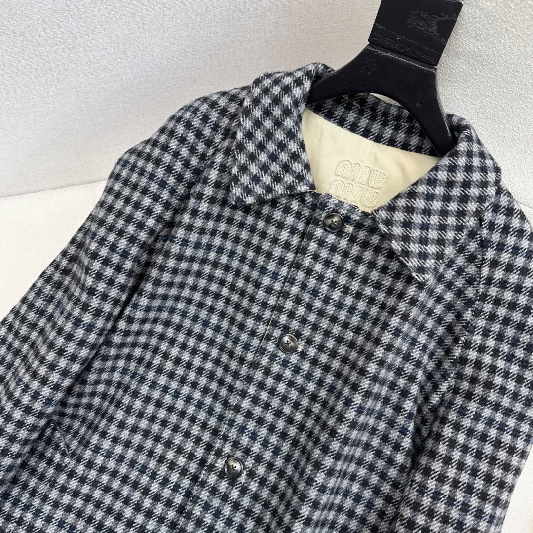 明星同款 Miu 25Ss————秋冬最新款双面穿设计长款风衣 🤎一面经典卡其色 一面羊毛格子面料 两面