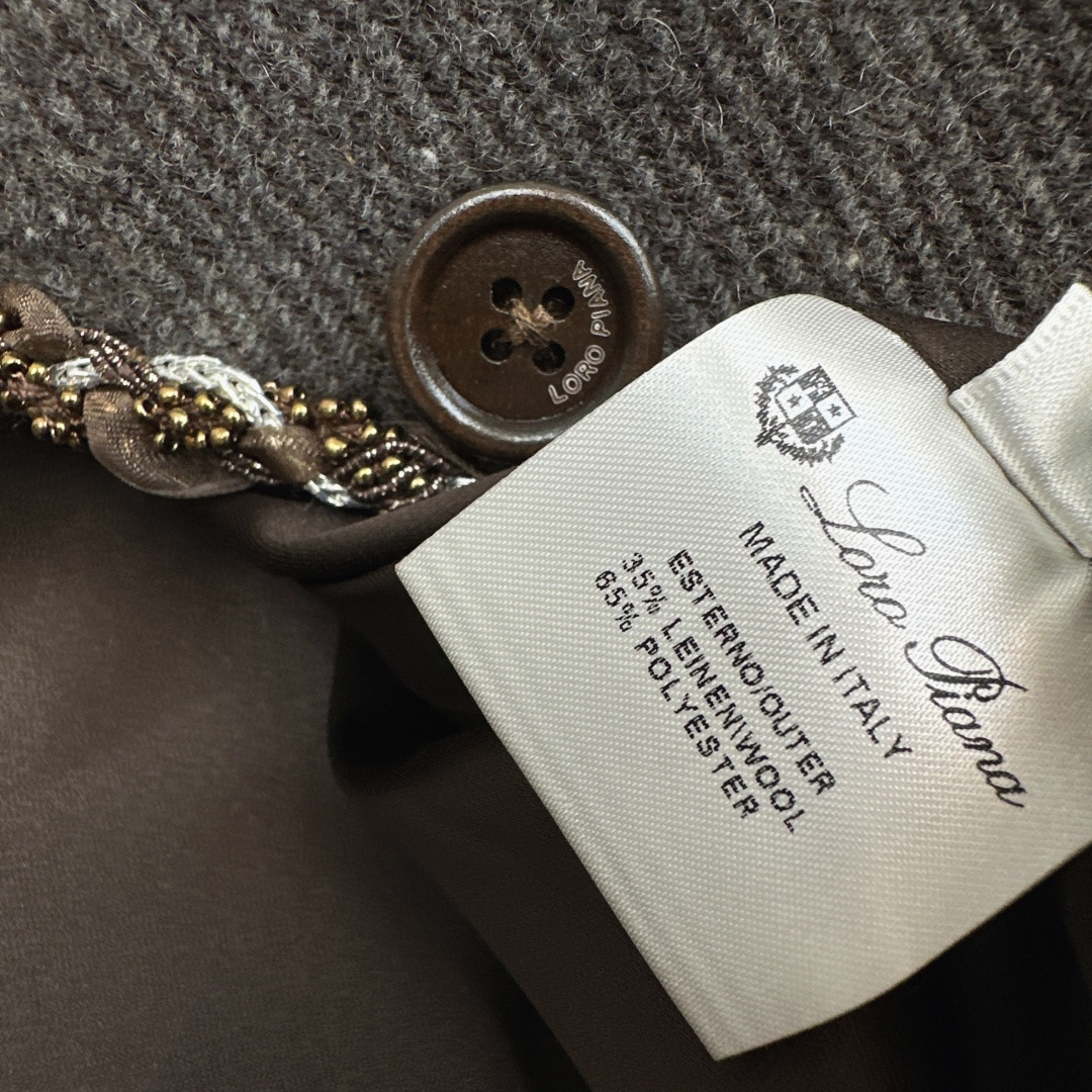 精致贵气 LSs———秋冬最新款高级美拉德色系镶边羊毛外套 🤎纯手工定制的钉珠镶边设计 经典的箱型小外套