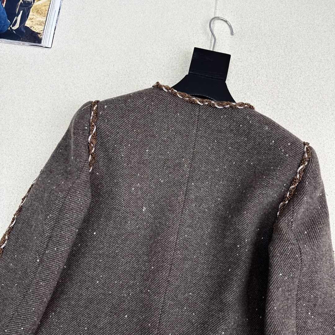 精致贵气 LSs———秋冬最新款高级美拉德色系镶边羊毛外套 🤎纯手工定制的钉珠镶边设计 经典的箱型小外套