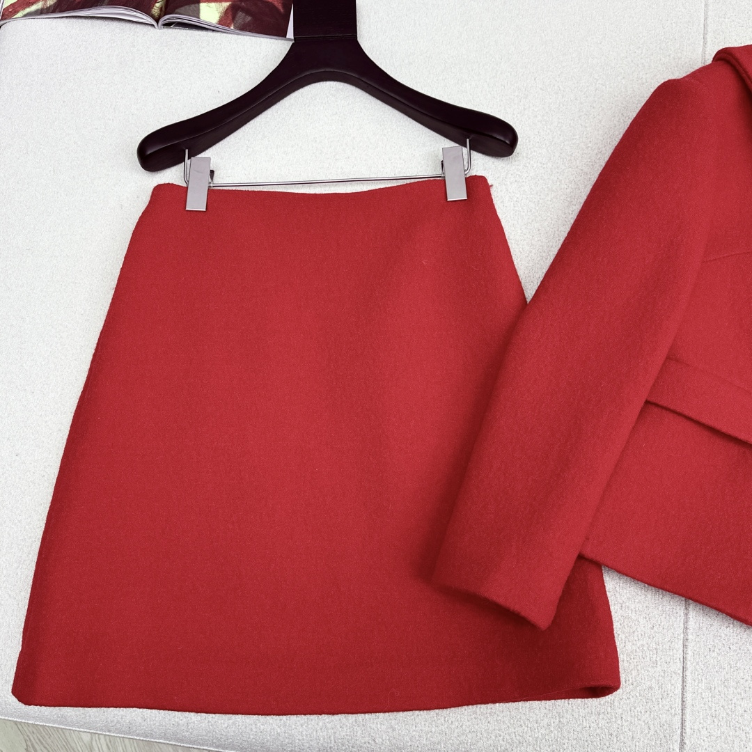 特价🉐️一套❗️现货齐码❗️不退不换❗️缪系复古法式穿搭 Miu 25Ss————秋冬最新款千金风毛呢套