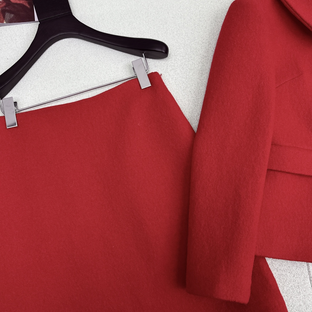 特价🉐️一套❗️现货齐码❗️不退不换❗️缪系复古法式穿搭 Miu 25Ss————秋冬最新款千金风毛呢套