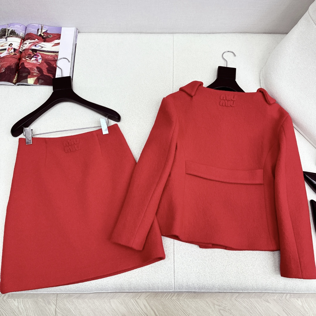 特价🉐️一套❗️现货齐码❗️不退不换❗️缪系复古法式穿搭 Miu 25Ss————秋冬最新款千金风毛呢套