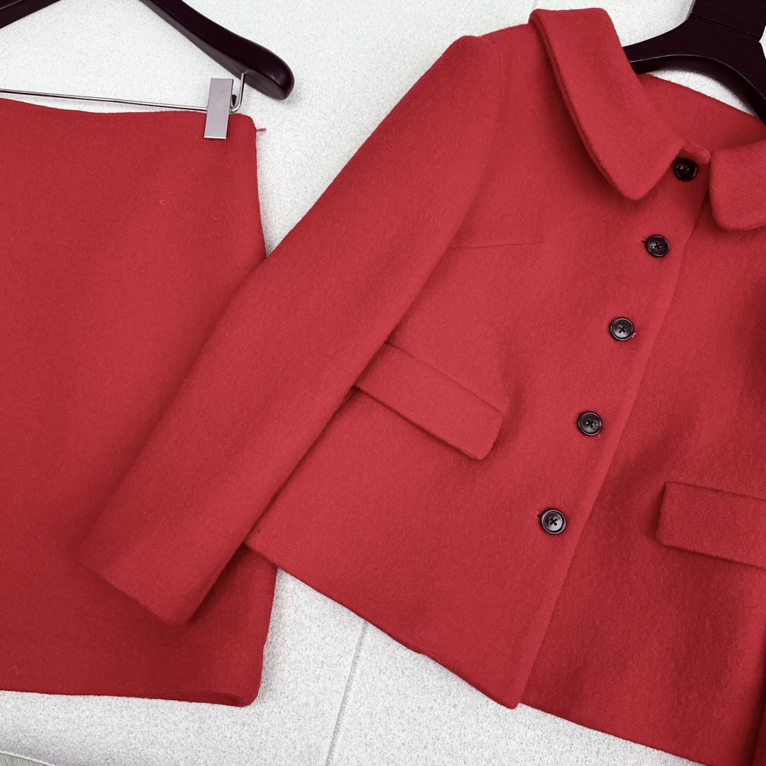 特价🉐️一套❗️现货齐码❗️不退不换❗️缪系复古法式穿搭 Miu 25Ss————秋冬最新款千金风毛呢套