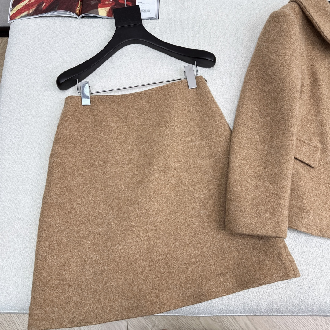 特价🉐️一套❗️现货齐码❗️不退不换❗️缪系复古法式穿搭 Miu 25Ss————秋冬最新款千金风毛呢套