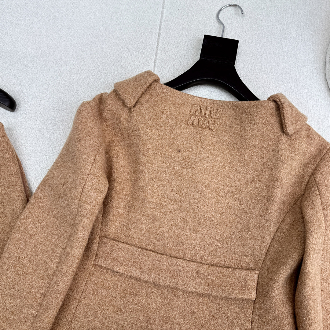 特价🉐️一套❗️现货齐码❗️不退不换❗️缪系复古法式穿搭 Miu 25Ss————秋冬最新款千金风毛呢套