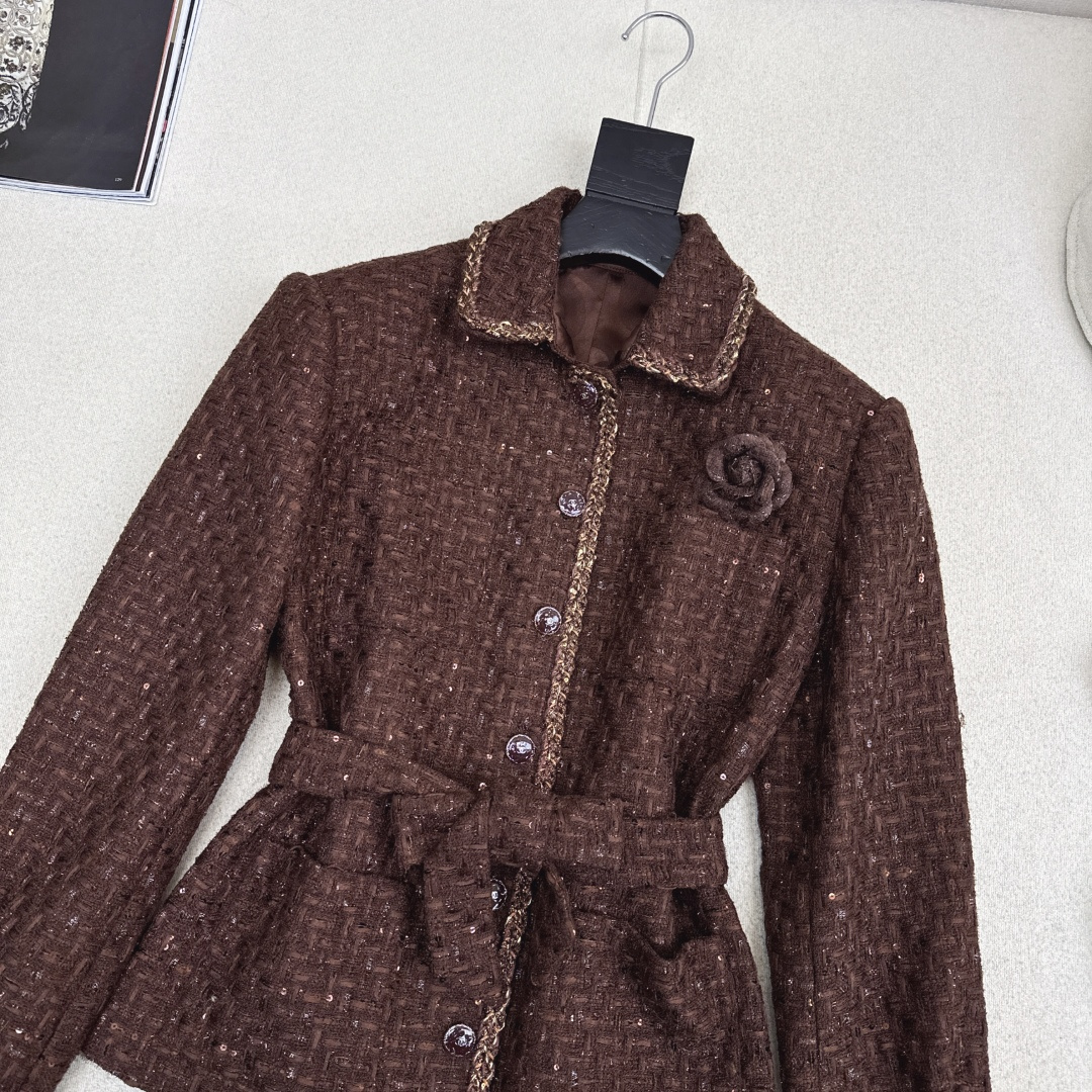 特价🉐️ ❗️现货齐码❗️不退不换❗️贵气范儿～ C家 25Ss————秋冬最新款精致编织套装 🤎翻领四