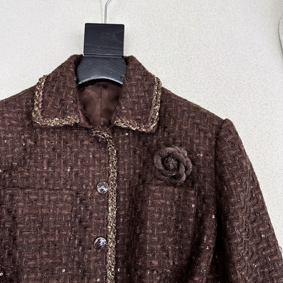 特价🉐️ ❗️现货齐码❗️不退不换❗️贵气范儿～ C家 25Ss————秋冬最新款精致编织套装 🤎翻领四