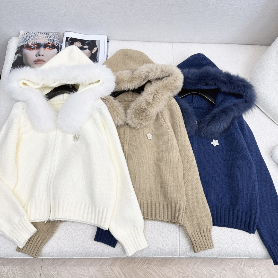 Fox Fur Collar Hooded Cardigan – Soft, Stylish, and Versatile Outerwear