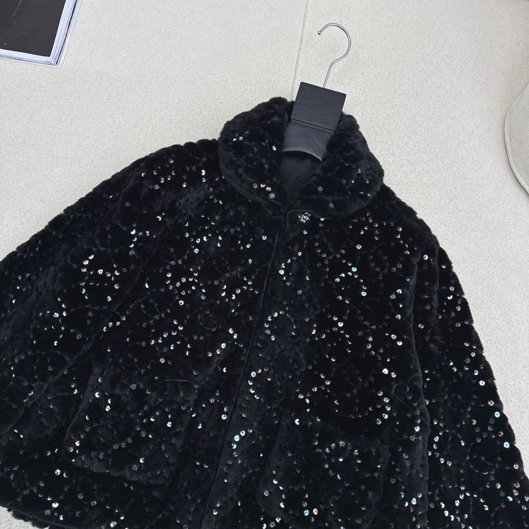 特价🉐️❗️现货齐码❗️不退不换❗️C家 25Ss————秋冬最新款滑雪限定系列翻领短款毛绒绒外套🤍整件