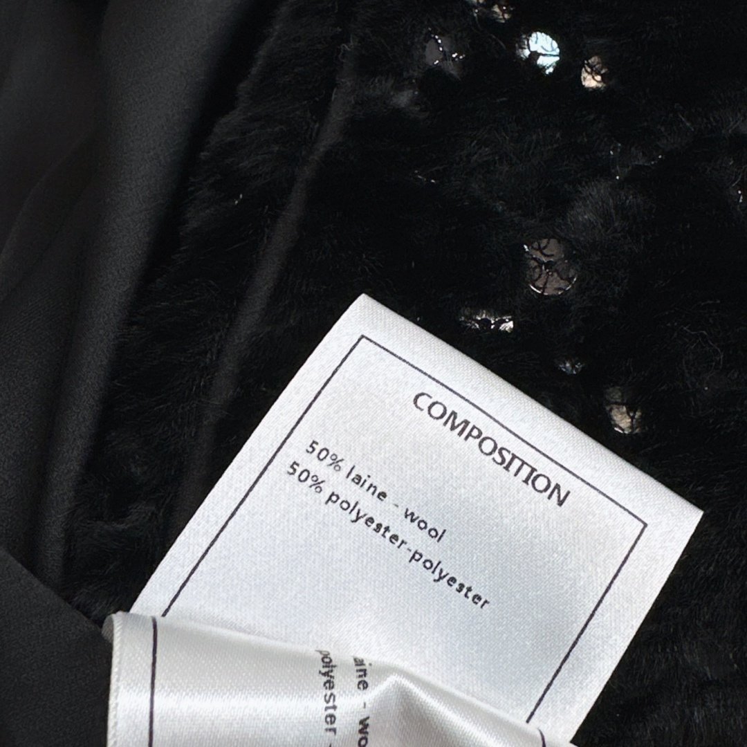 特价🉐️❗️现货齐码❗️不退不换❗️C家 25Ss————秋冬最新款滑雪限定系列翻领短款毛绒绒外套🤍整件