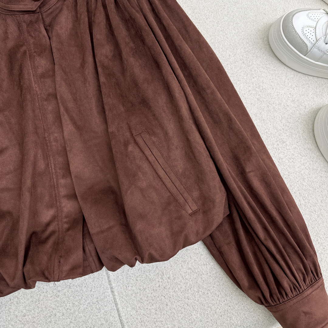 特价🉐️❗️现货齐码❗️不退不换❗️独家首发 Ch～E 26Ss———早春最新款环保麂皮绒立领小短款外套