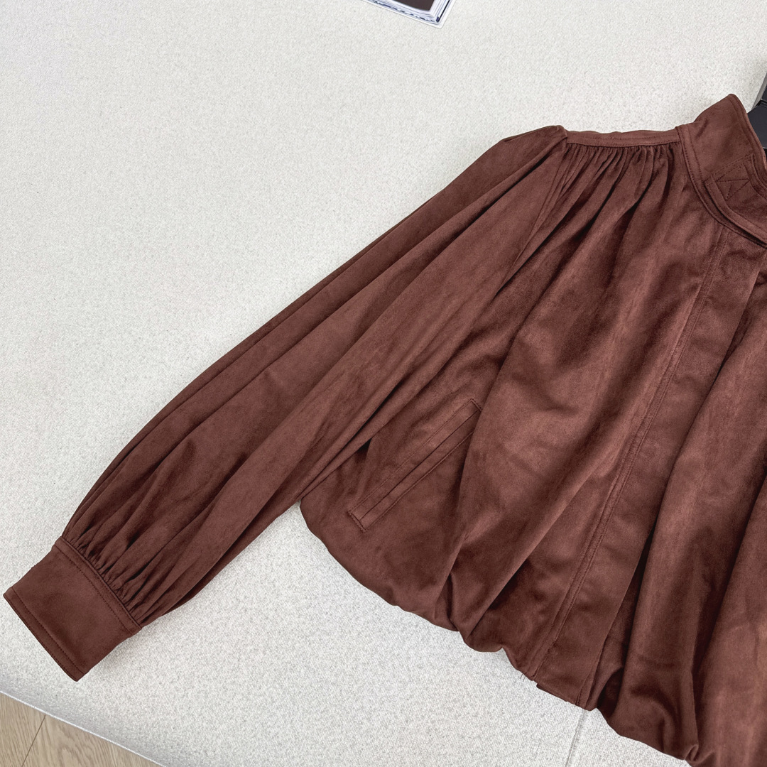 特价🉐️❗️现货齐码❗️不退不换❗️独家首发 Ch～E 26Ss———早春最新款环保麂皮绒立领小短款外套