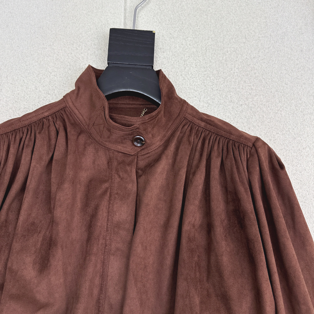 特价🉐️❗️现货齐码❗️不退不换❗️独家首发 Ch～E 26Ss———早春最新款环保麂皮绒立领小短款外套