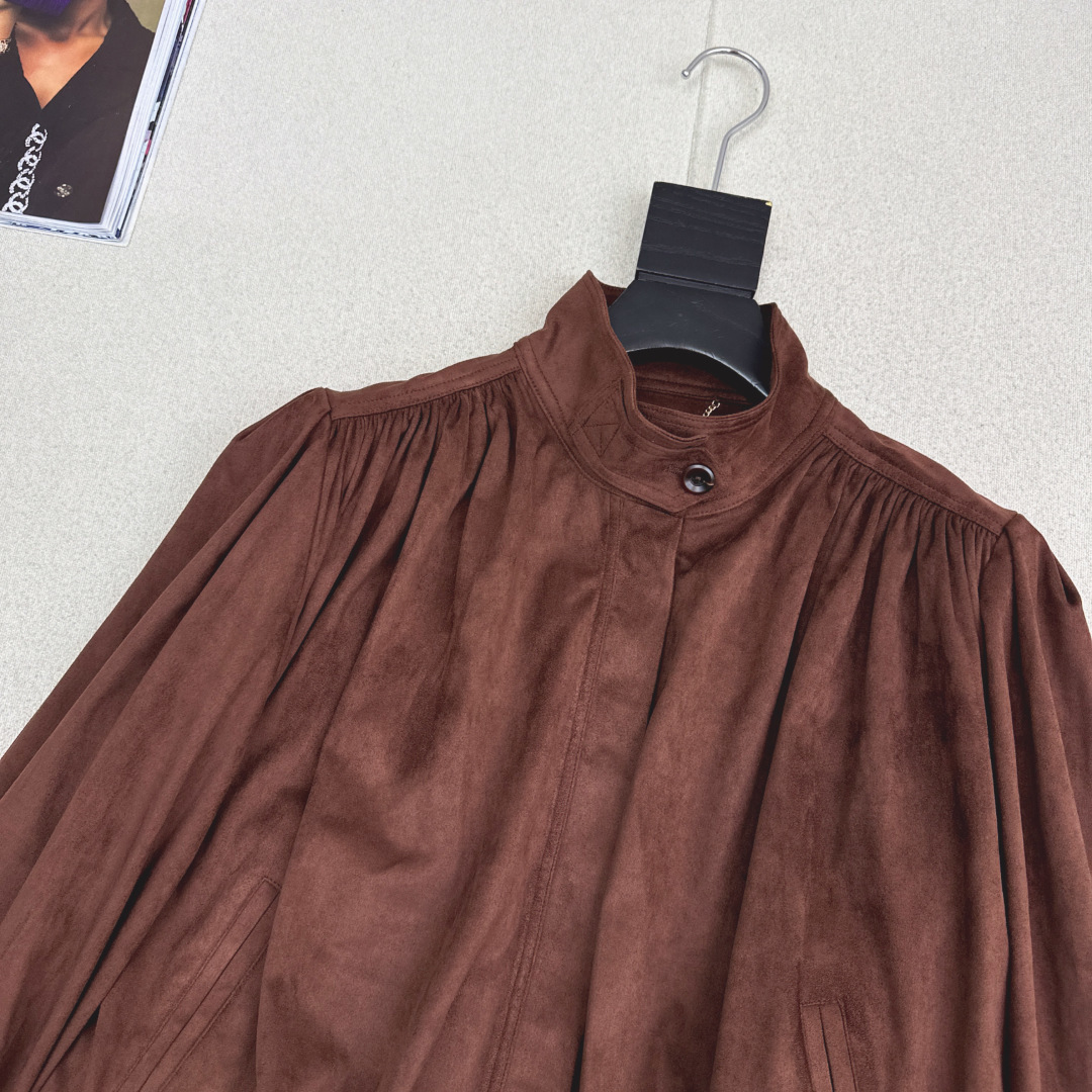 特价🉐️❗️现货齐码❗️不退不换❗️独家首发 Ch～E 26Ss———早春最新款环保麂皮绒立领小短款外套