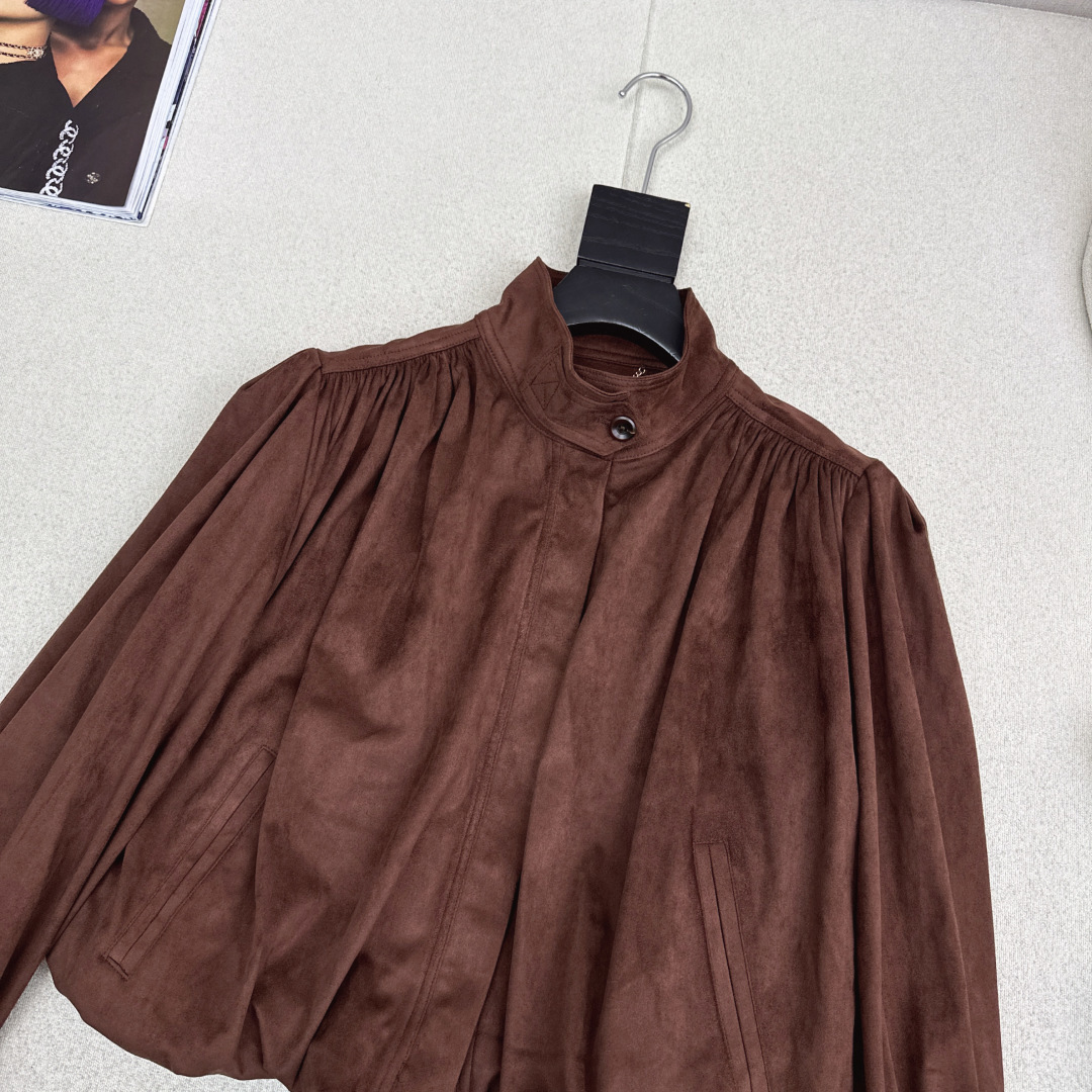 特价🉐️❗️现货齐码❗️不退不换❗️独家首发 Ch～E 26Ss———早春最新款环保麂皮绒立领小短款外套