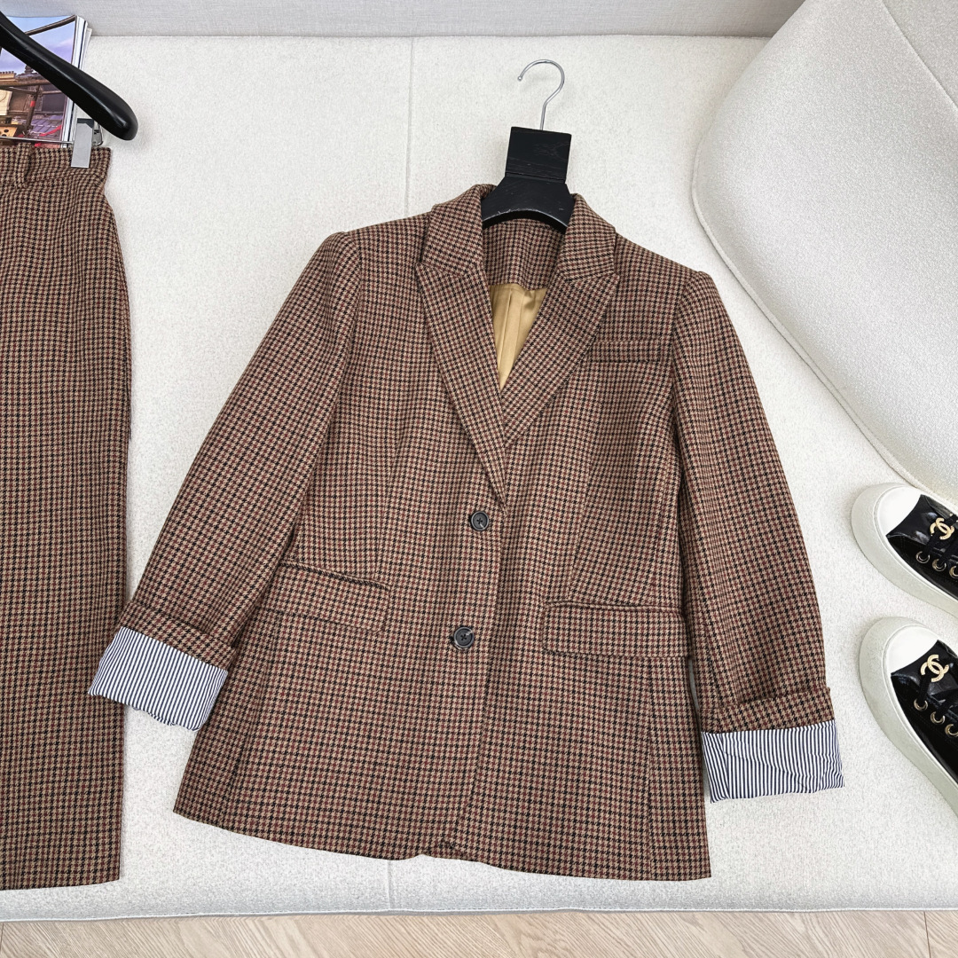 特价🉐️❗️现货齐码❗️不退不换❗️独家款～ CE 25Ss———秋冬最新款千格纹羊毛套装🤎西装外套+高