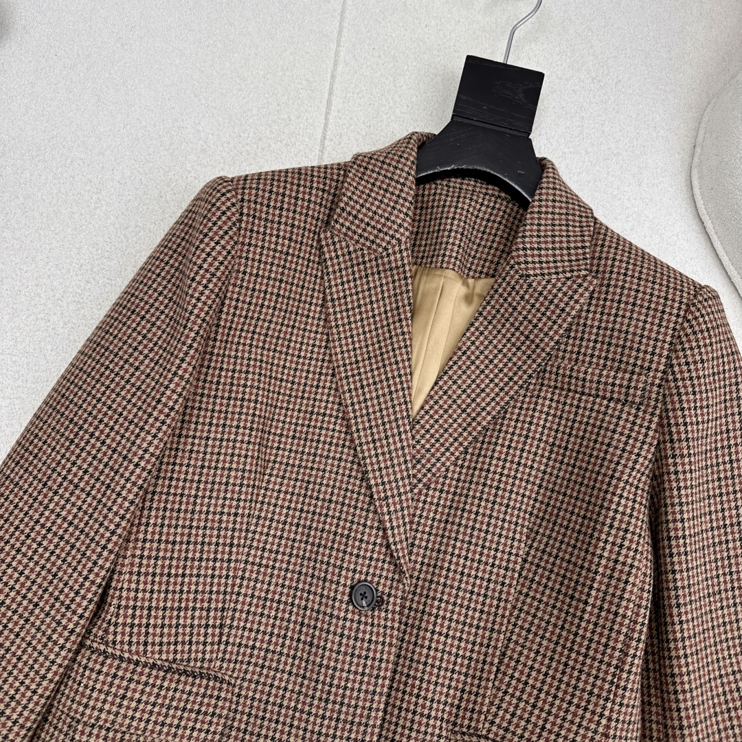 特价🉐️❗️现货齐码❗️不退不换❗️独家款～ CE 25Ss———秋冬最新款千格纹羊毛套装🤎西装外套+高